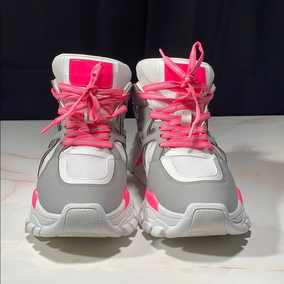 Sneakers - Picture 3 of 7